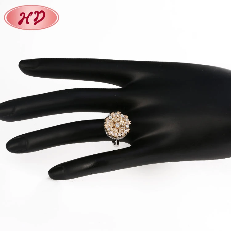Fashion Design Flower Shape Gold Diamond Engagement Wedding Ring