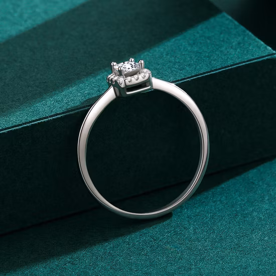 豪華なトレンディな女性のファッションジュエリーロジウムメッキキュービックジルコニアスクエア結婚指輪 925 スターリングシルバー製